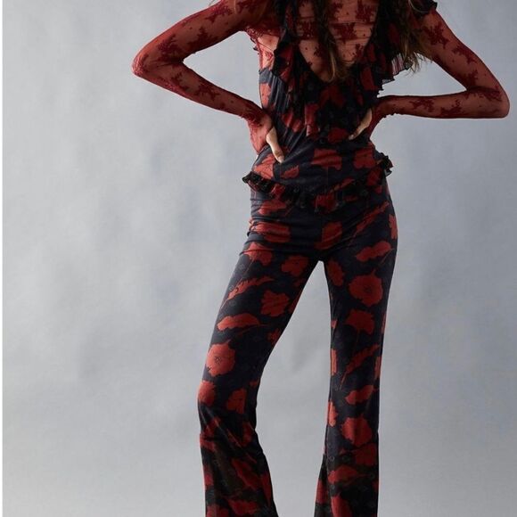 Free PeopleAustyn one piece in black jumpsuit size L
MWT retail $168 - Picture 7 of 9